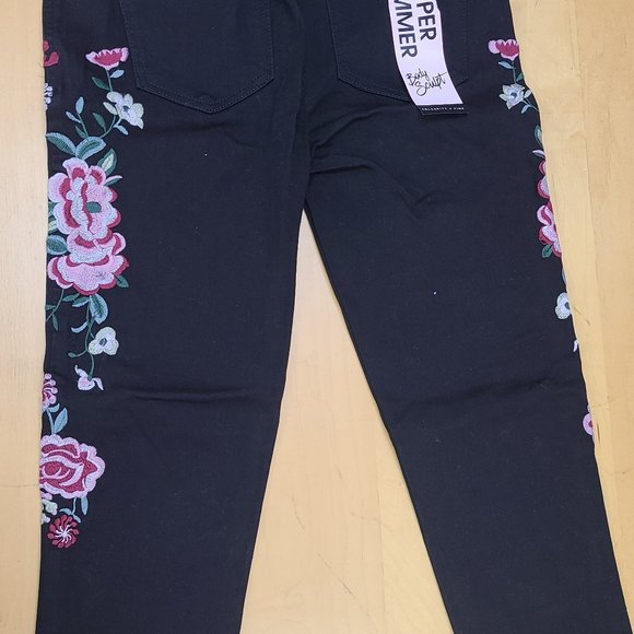 Juniors - Celebrity Pink Mid-Rise Super Slimmer Ankle Jeans - Picture 8 of 10